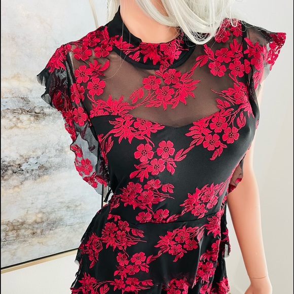 NWT ROMEO & JULIET COUTURE $175 Tiered Black and Red Lace DRESS Small - Picture 11 of 15